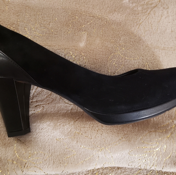 Heels - Picture 4 of 4